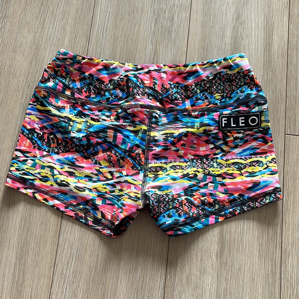 FLEO Shorts - Picture 2 of 2